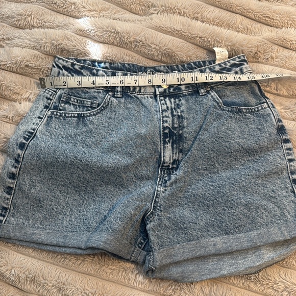 Refuge Jean shorts - Picture 5 of 6